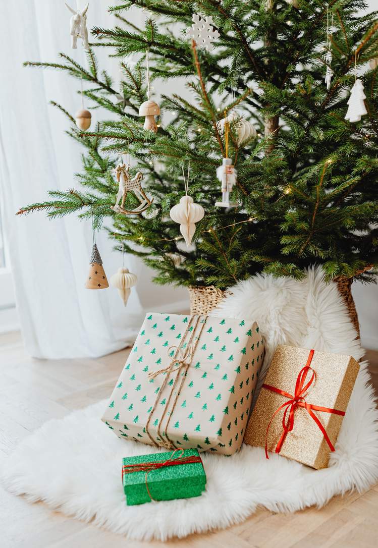 un sapin de Noël dans une ambiance de Noël scandinave